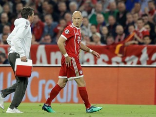 Arjen Robben opustil ihrisko už v úvodných minútach.