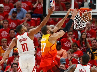 Basketbalisti Utahu nestačili na Houston.