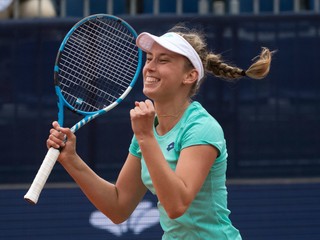 Belgická tenistka Elise Mertensová oslavuje titul v Maroku.