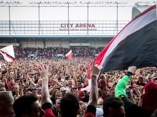 Fanúšikovia Trnavy sa radujú z majstrovského titulu.