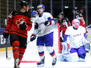 Kanaďan Ryan Nugent-Hopkins sa raduje po jednom z gólov svojho tímu.