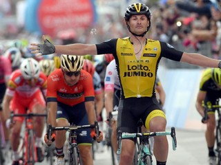 Enrico Battaglin sa raduje z víťazstva.