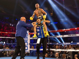 Ukrajinský boxer Vasiľ Lomačenko sa stal šampiónom ľahkej hmotnostnej kategórie organizácie WBA.