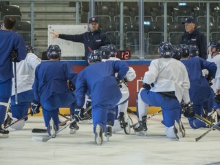 Slovenskí hokejisti sa prirpavujú na zápas s Ruskom.
