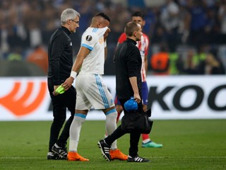 Zranený Dimitri Payet nútene odstupuje z finále Európskej ligy.