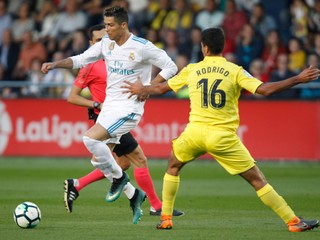 Cristiano Ronaldo (vľavo) strelil gól. Víťazstvo však neznamenal.