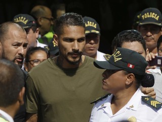 Paolo Guerrero si odpykáva dopingový dištanc na 14 mesiacov.