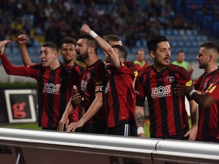 Svoj prvý mečbal Trnava nevyužila. Na Pasienkoch podľahla Slovanu Bratislava 2:1.