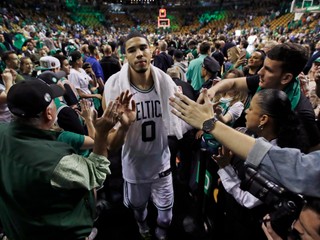 Skvelý výkon za Boston podal nováčik Jayson Tatum.