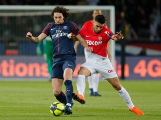 Adrien Rabiot (vľavo) požiadal o vylúčenie z nominácie náhradníkov Francúzska na MS v Rusku.