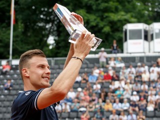 Maďarský tenista Márton Fucsovics triumfoval na antukovom turnaji ATP v Ženeve. 