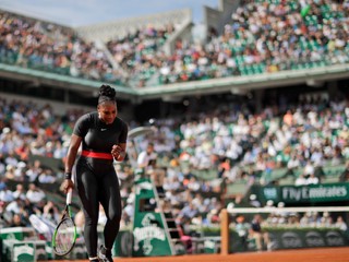 Serena Williamsová postúpila na Roland Garros do druhého kola.