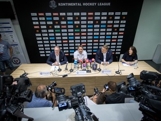 HC Slovan Bratislava na tlačovej konferencii predstavil nového trénera aj prvé posily.