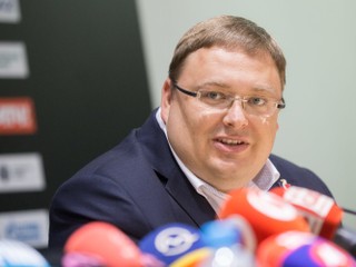 Slovan má zákaz registrácie nových hráčov, Širokých suspendovali
