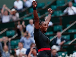 Serena Williamsová sa raduje z víťazstva.