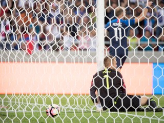 Slovenský futbalista Adam Nemec sa raduje zo svojho gólu.