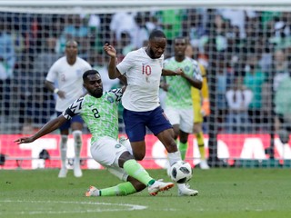 Raheem Sterling (vpravo) odohral proti Nigérii 73 minút.