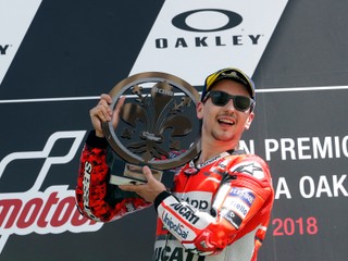  Španiel Jorge Lorenzo sa raduje z víťazstva na Veľkej cene Talianska.