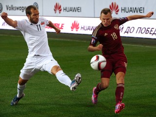 Rus Denis Čeryšev (vpravo) nechýba v nominácii na domáci svetový šampionát.