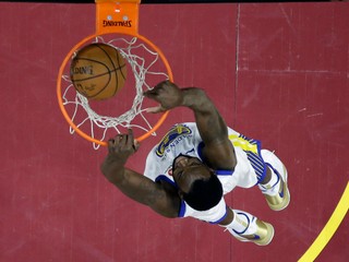 Basketbalisti Golden State vyhrali aj tretí finálový zápas.