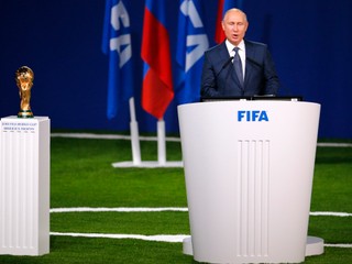 Ruský prezident Vladimir Putin reční na 68. Kongrese Medzinárodnej futbalovej federácie (FIFA) 13. júna 2018 v Moskve.