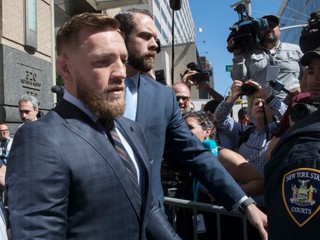 Hviezda miešaných bojových umení (MMA) Conor McGregor sa postavil pred súd.