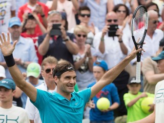 Roger Federer sa vrátil na čelo svetového rebríčka.