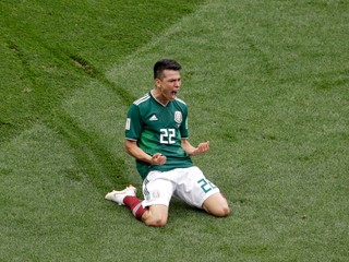 Hirving Lozano oslavuje víťazný gól Mexika proti Nemecku.