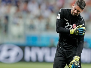  Zranený brankár Tuniska Hassen na turnaji skončil.