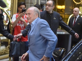 Blatter je pripravený vypovedať ohľadom udelenia organizácie MS Kataru