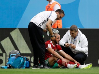 Nordin Amrabat utrpel v úvodnom zápase zranenie hlavy.