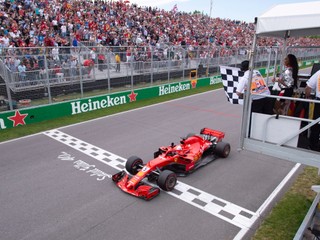 Nemecký jazdec F1 na Ferrari Sebastian Vettel triumfoval na Veľkej cene Kanady.