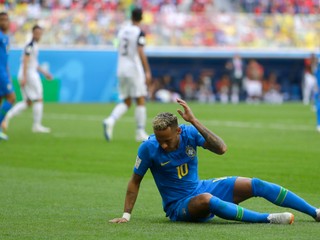 Neymar bráni svoj štýl hry, súperi ho často faulujú