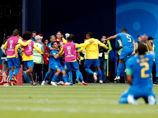Brazília rozhodla gólmi v závere, rozhodca v zápase odvolal penaltu