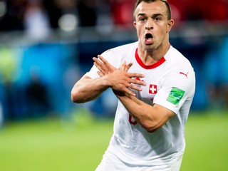 FIFA už rieši gestá Xhaku a Shaqiriho, Srbi hovoria o úmyselnej provokácii