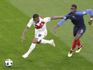 Jefferson Farfan (vľavo) nastúpil aj v zápase proti Francúzsku.