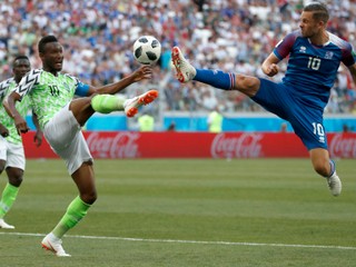 John Obi Mikel (vľavo) patrí medzi kľúčových hráčov Nigérie.