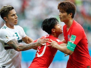 Ki Song-jung (vpravo).