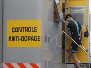 Frooma zbavili dopingových obvinení, môže obhajovať titul na Tour