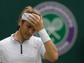 Lacko Federera neprekvapil, nezískal ani set a vo Wimbledone končí