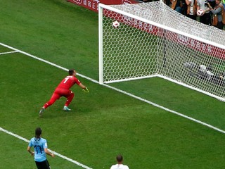 Francúzsko postúpilo do semfinále, brankár Uruguaja napodobnil chybu Kariusa