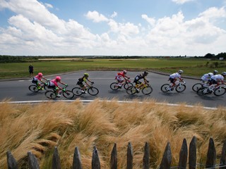 Cyklisti na trase prvej etapy Tour de France 2018.