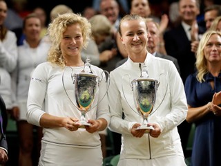 České tenistky Barbora Krejčíková (vpravo) s Kateřinou Siniakovou.