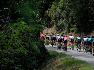 Cyklisti počas pretekov.