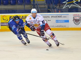 Na Slovensku si Janis Andersons (vpravo) obliekal aj dres Zvolena.