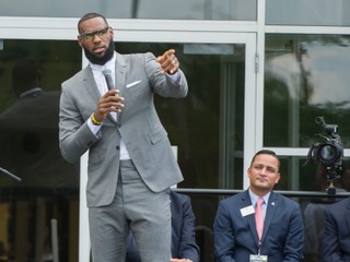 Ako dieťa sa obával budúcnosti. LeBron otvoril školu pre problémové deti