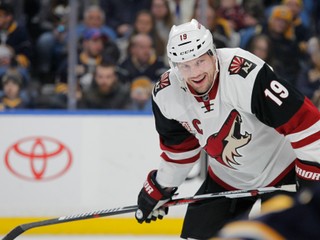 Arizona Coyotes vyradí číslo 19 na počesť svojho dlhoročného útočníka Shanea Doana.