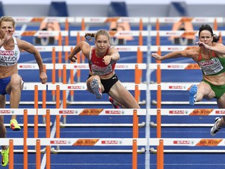 Lucia Vadlejch (vľavo) zvládla úvodnú disciplínu skvelo.