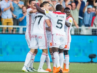 Trenčín oslavuje gól v sieti Feyenoordu.