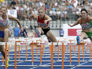 Lucia Vadlejchová (vľavo) v behu na 100 metrov počas sedemboja na ME v atletike v Berlíne.